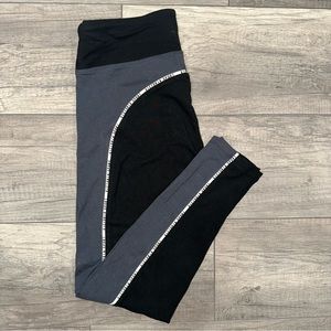 Victoria’s Secret Sport Black Grey Leggings Size M